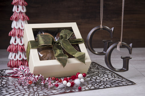 #507 Holiday Cream Gourmet Window Box w/Bow