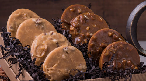 #507 Holiday Cream Gourmet Window Box w/Bow